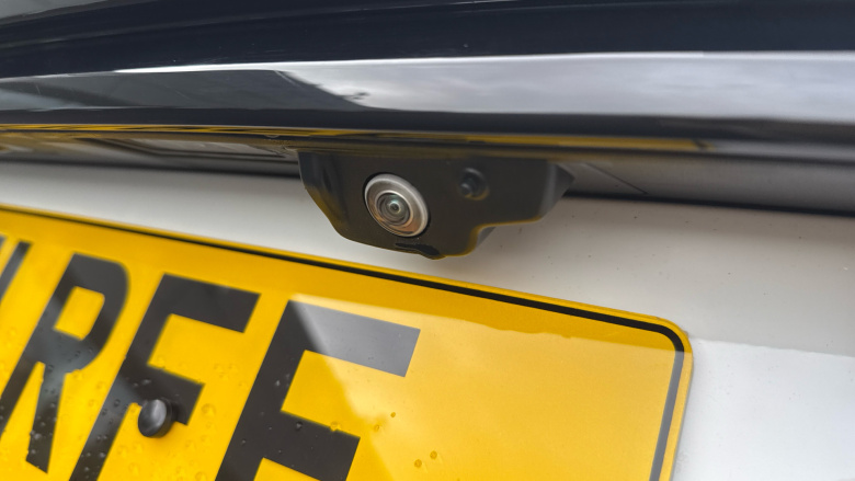 Land Rover Range Rover Velar 2.0 D200 R-Dynamic SE 5dr Auto Diesel Estate